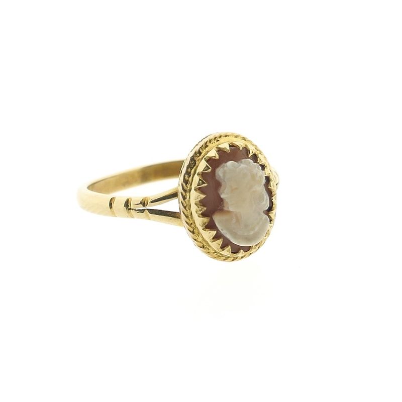 Image 3 of Vintage gold ring with cameo