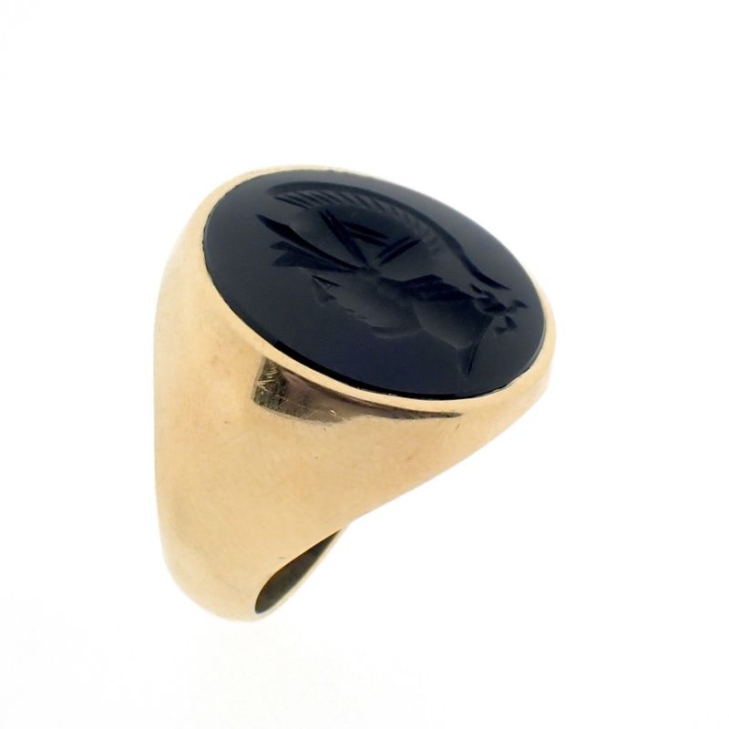 Image 1 of Gold signet ring with onyx stone | engraved with a Roman soldier