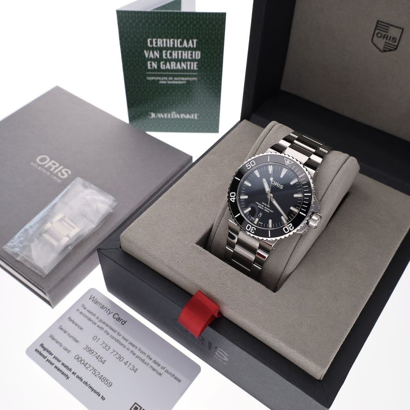 Image 18 of Oris Aquis Date 01.733.7730.4134; Automatic men's diving watch