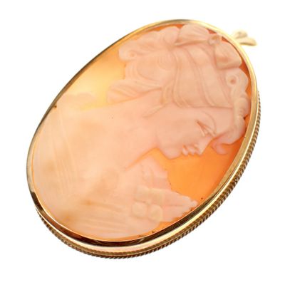 Image 2 of Antique gold brooch/pendant with cameo
