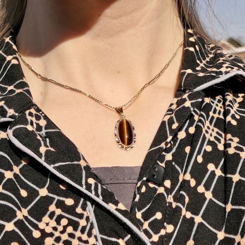 Image 4 of Vintage gold pendant with tiger's eye