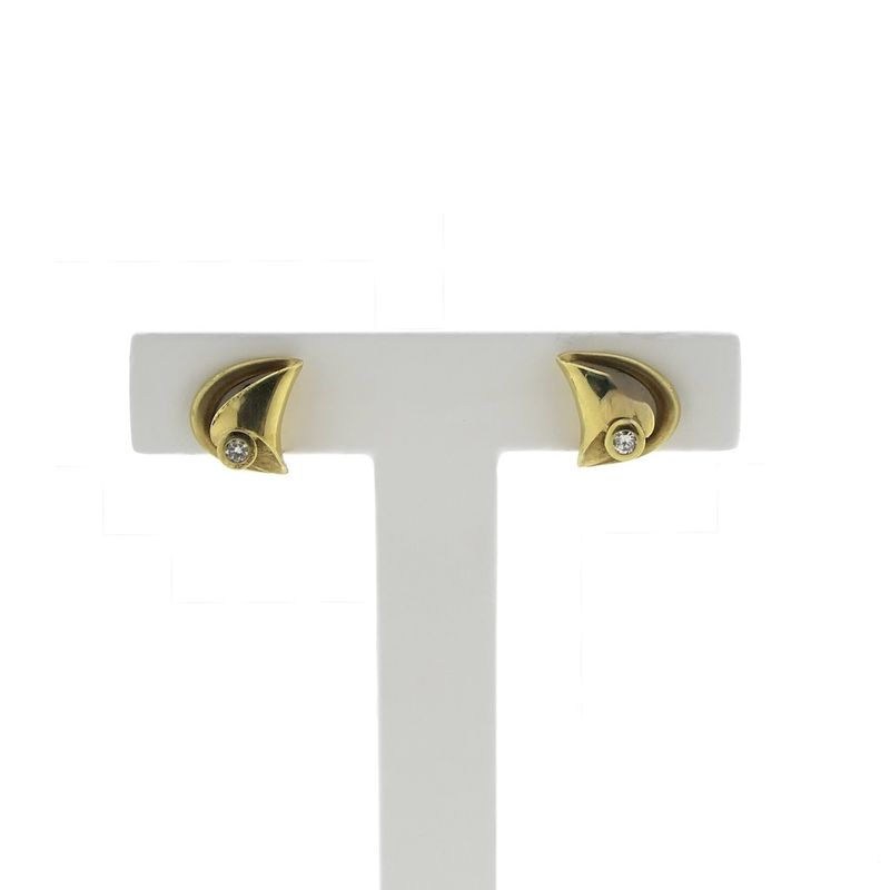 Image 1 of Gold stud earrings with diamond; 0.05 ct.