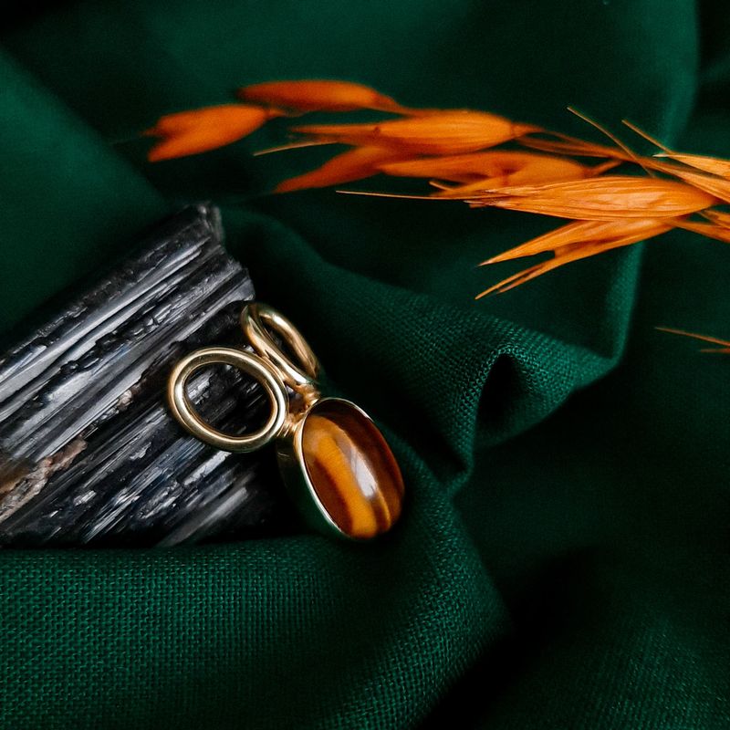 Image 2 of Gold pendant with tiger's eye