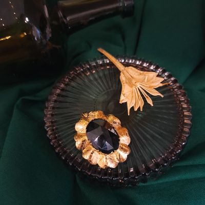 Image 2 of Vintage gold pendant/brooch with garnet