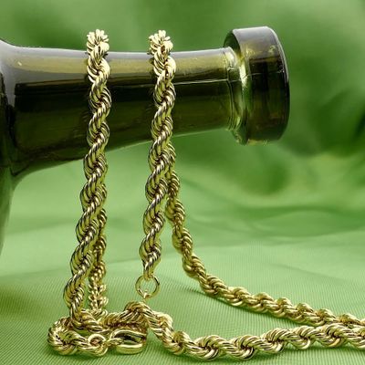 Image 2 of Twisted Link Chain; 14 Karat; 45.5 cm