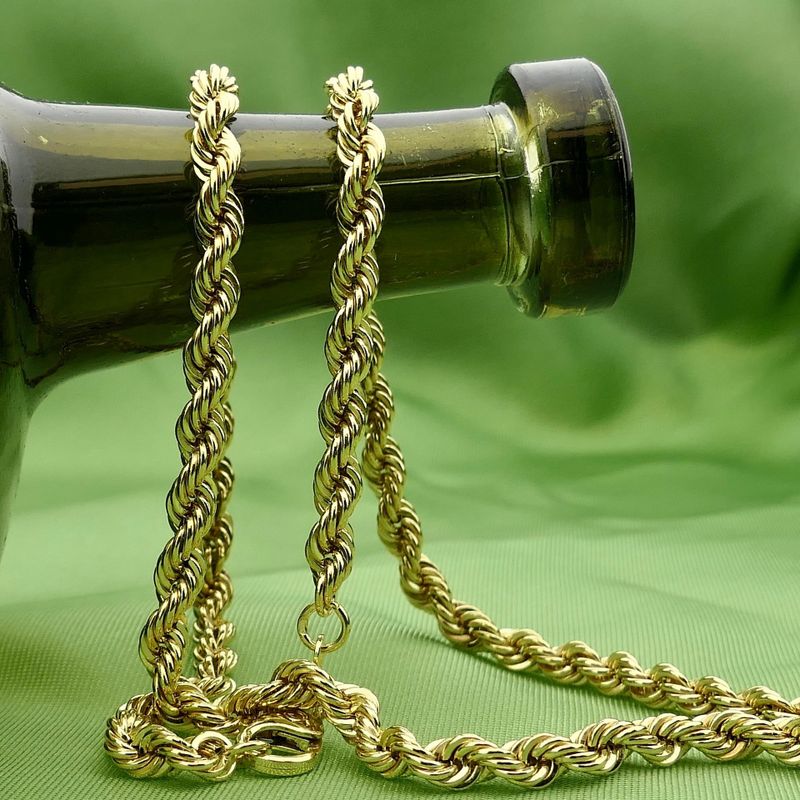 Image 2 of Twisted Link Chain; 14 Karat; 45.5 cm