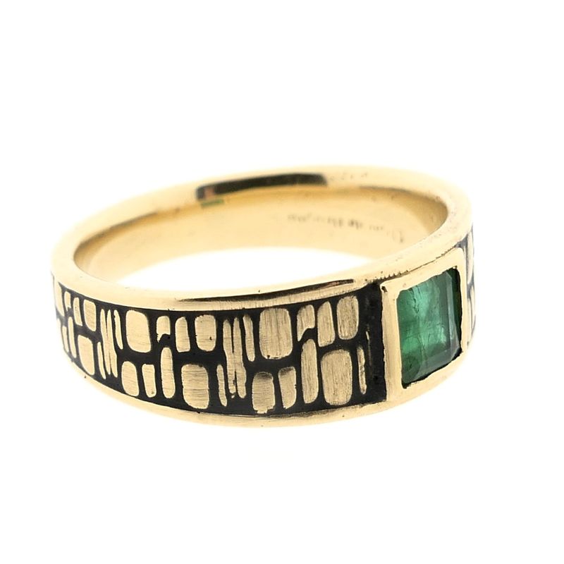 Image 6 of Gold ring with emerald