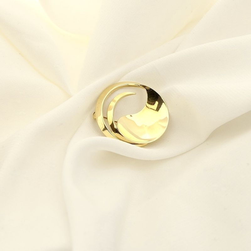 Image 4 of Dynamic gold brooch