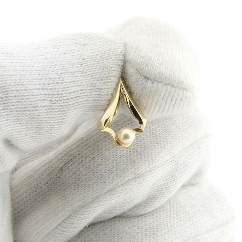 Image 2 of Golden subtle pendant with pearl