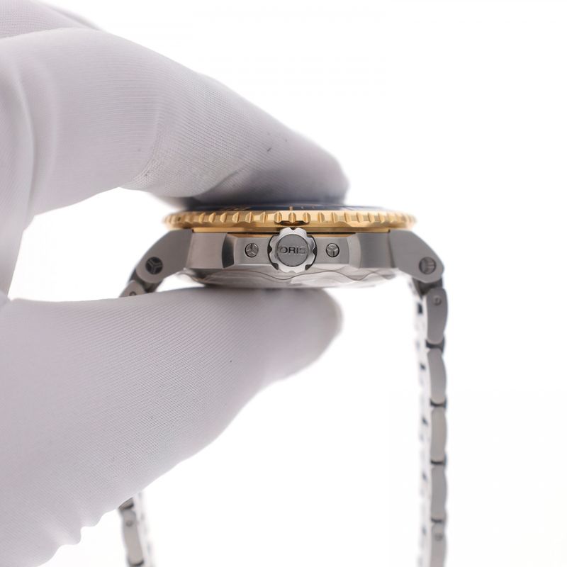 Image 6 of Oris Aquis Date '5-Days' Cal. 400; 18k Gold/Steel Watch