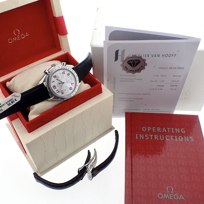 Image 2 of Omega Speedmaster Reduced; Chronograph watch with mother-of-pearl dial
