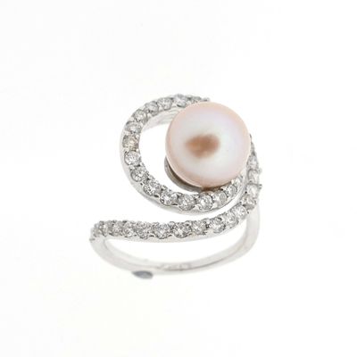 Image 1 of White gold ring with Tahitian pearl and diamonds; 1.08 ct.