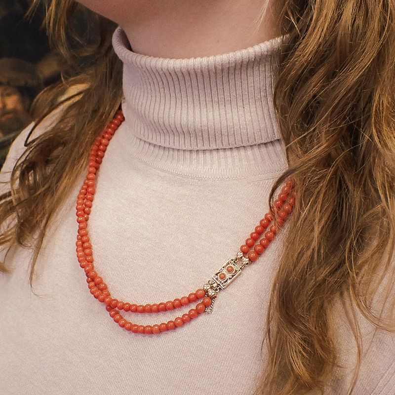 Image 4 of Vintage/antique red coral bead necklace with gold clasp | 56 cm