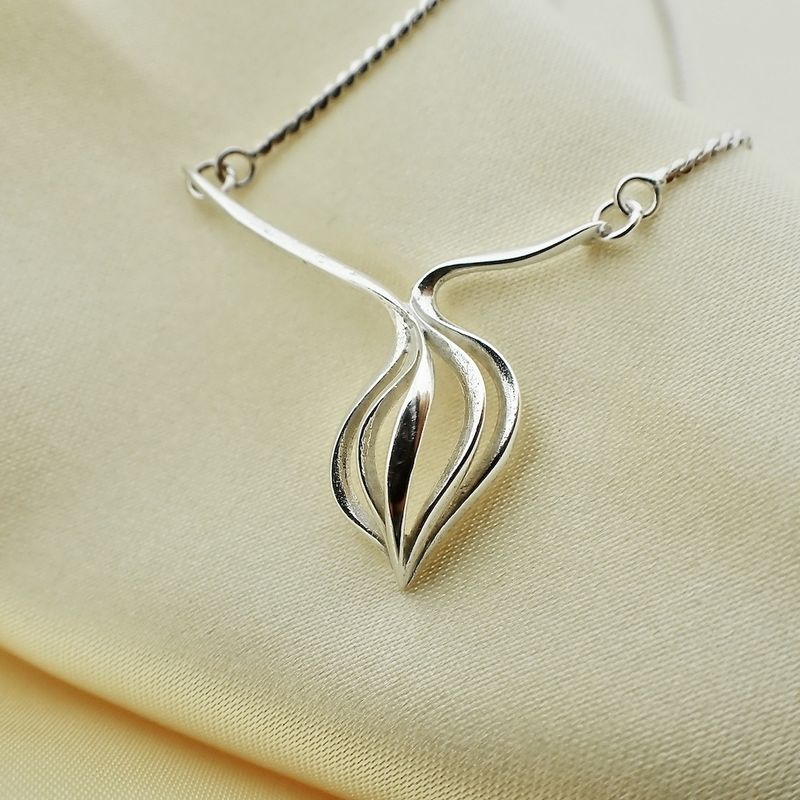 Image 3 of Silver necklace with fixed pendant
