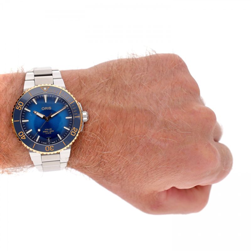 Image 15 of Oris Aquis Date '5-Days' Cal. 400; 18k Gold/Steel Watch