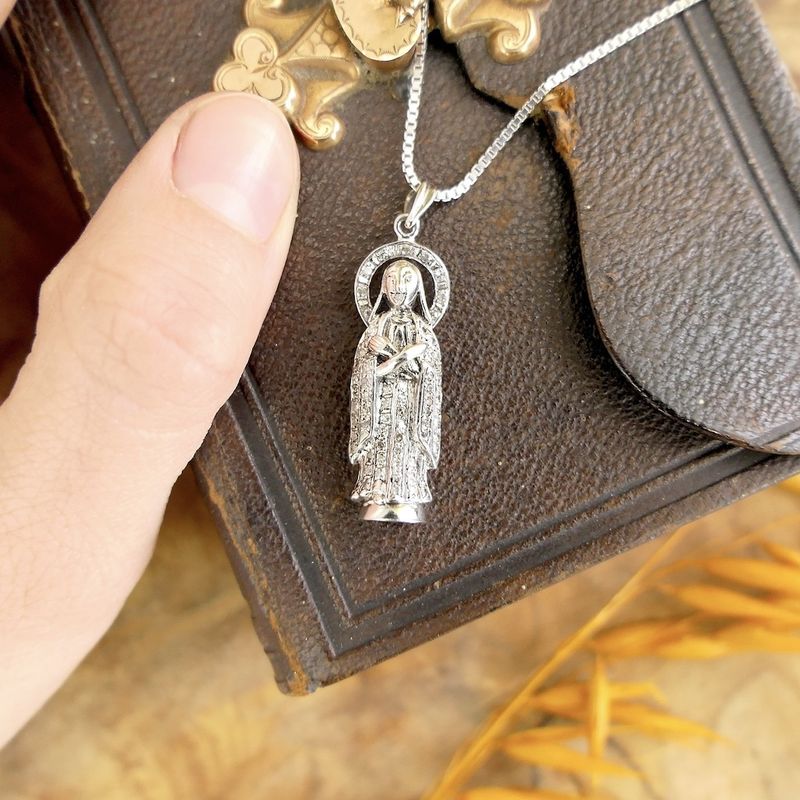 Image 10 of 18-karat white gold Maria pendant, pavé-set with diamonds | Approx. 0.32 ct.