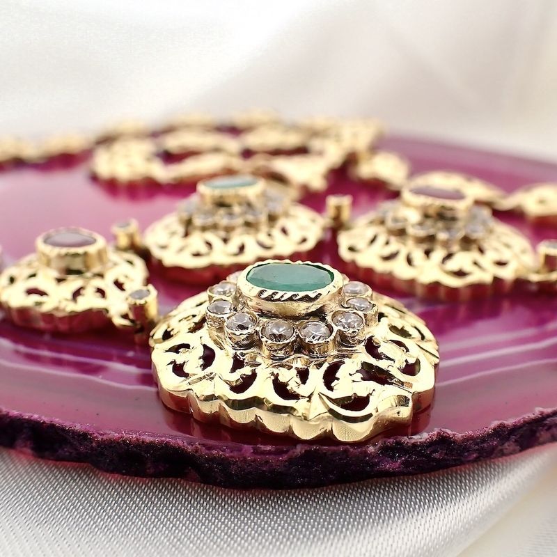 Image 3 of Golden oriental necklace with ruby ​​and emerald