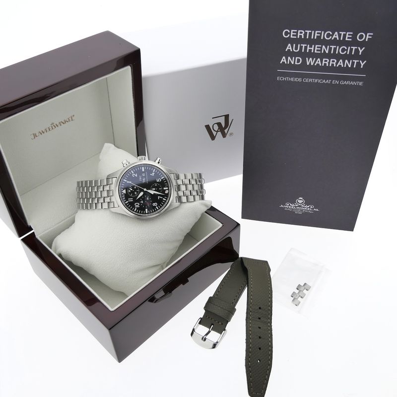 Image 19 of IWC Pilot's Chronograph IW3717; Automatic men's watch