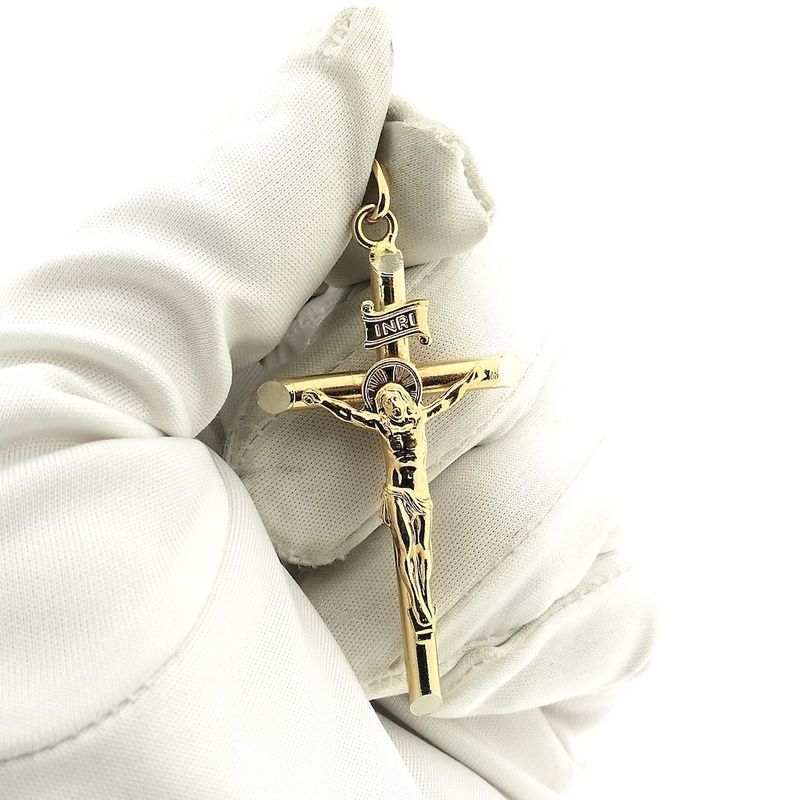 Image 2 of 18 carat gold pendant of a cross with corpus