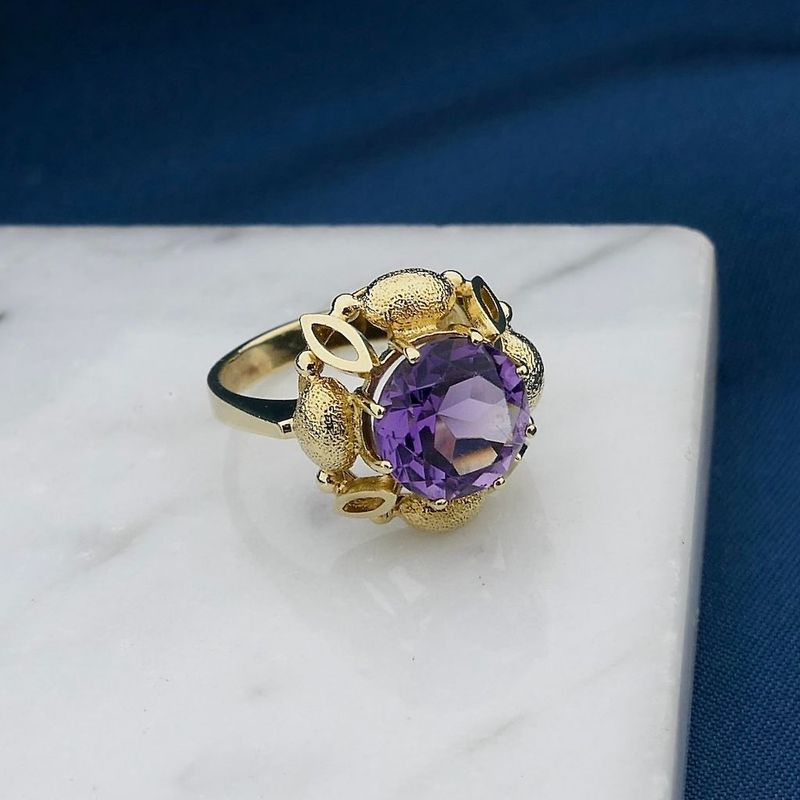 Image 2 of Vintage gold ring with amethyst