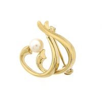 8 carat vintage brooch with pearl