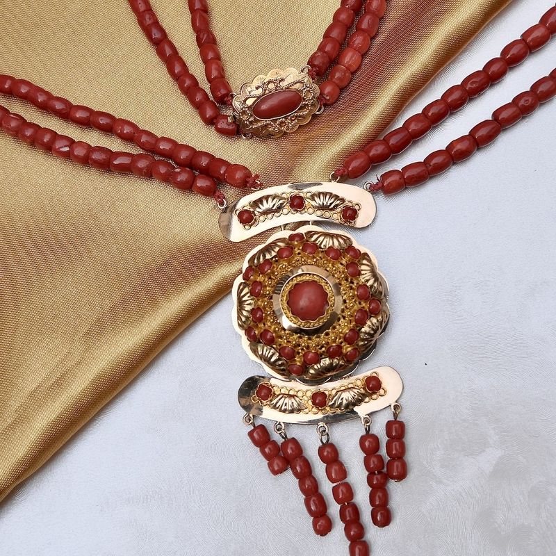 Image 13 of Luxury red coral necklace with gold clasp; Antique | 54 cm
