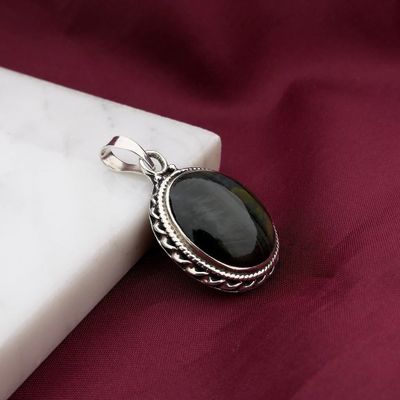 Image 2 of Silver pendant with hawk's eye