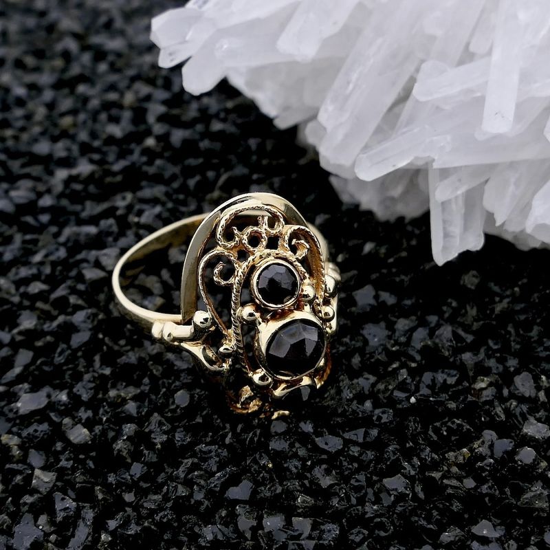 Image 2 of Gold ring with garnet stones | Vintage