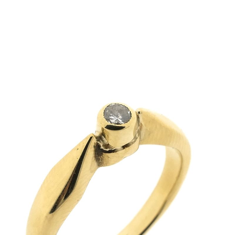 Image 2 of Gold solitaire ring with diamond; 0.17 ct.