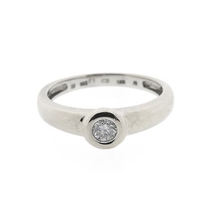 White gold solitaire ring with diamond | 0.17 ct. Image 2 of White gold solitaire ring with diamond | 0.17 ct.