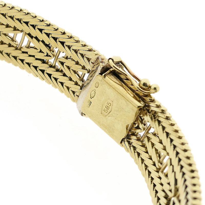 Image 4 of Gold Bracelet with Herringbone Pattern; 14 Karat; 18.5 cm