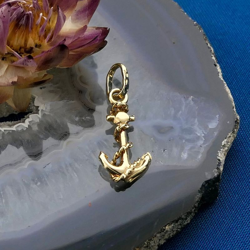 Image 2 of Gold pendant of an anchor with rope