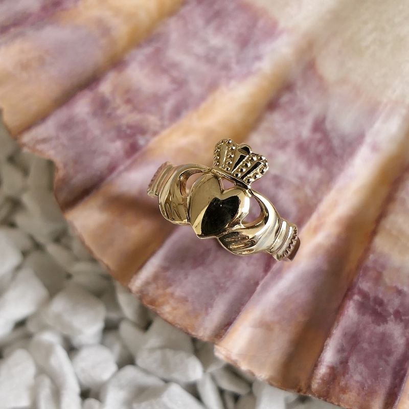 Image 2 of 9 carat Claddagh ring