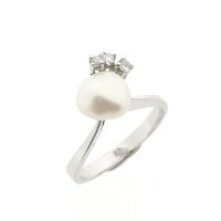 White gold ring with baroque pearl and diamond | 0.06 ct.