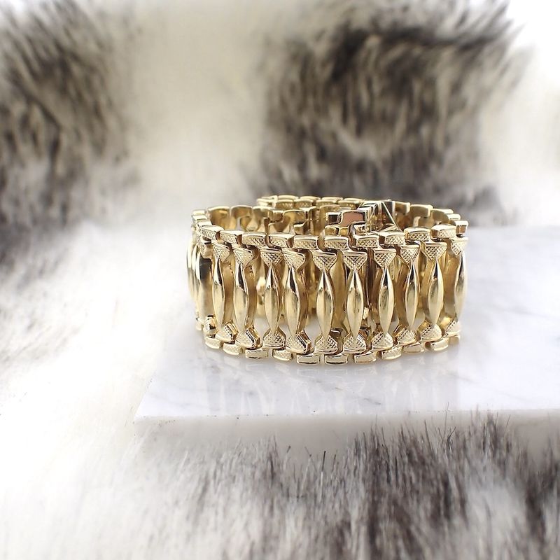 Image 2 of Vintage gold link bracelet; 19.5 cm