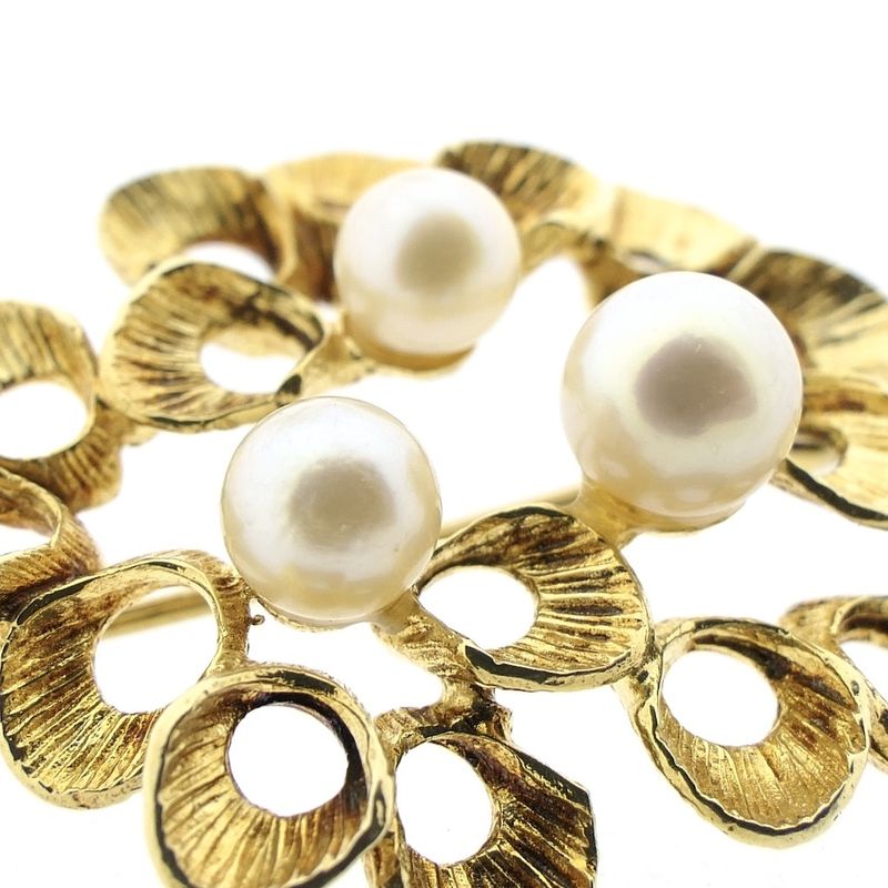 Image 3 of Vintage gold fantasy brooch with pearls