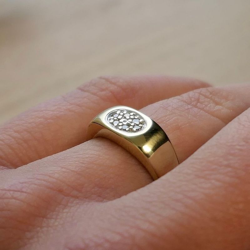 Image 7 of Gold ring with diamond; 0.09 ct.