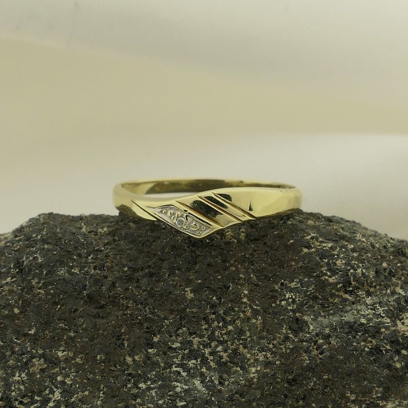 Image 2 of Gold ring with diamond | 0.005 ct.