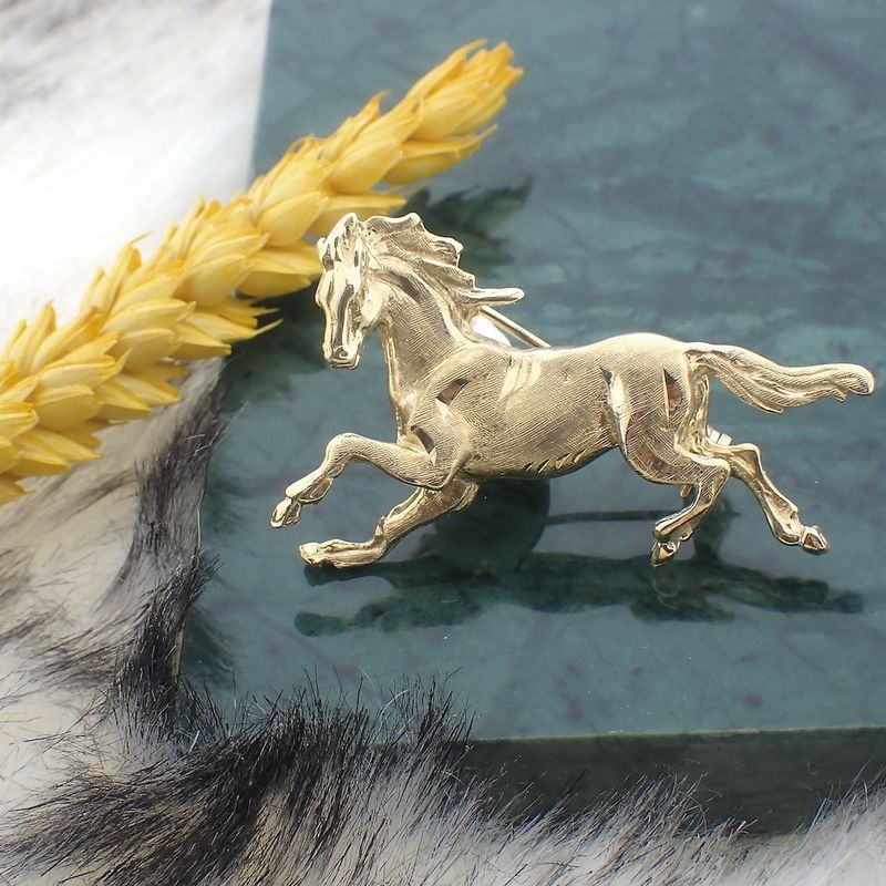 Image 2 of Golden brooch of a horse