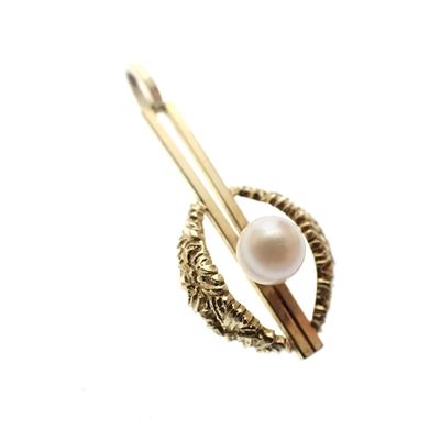 Golden fantasy pendant with pearl Image 2 of Golden fantasy pendant with pearl