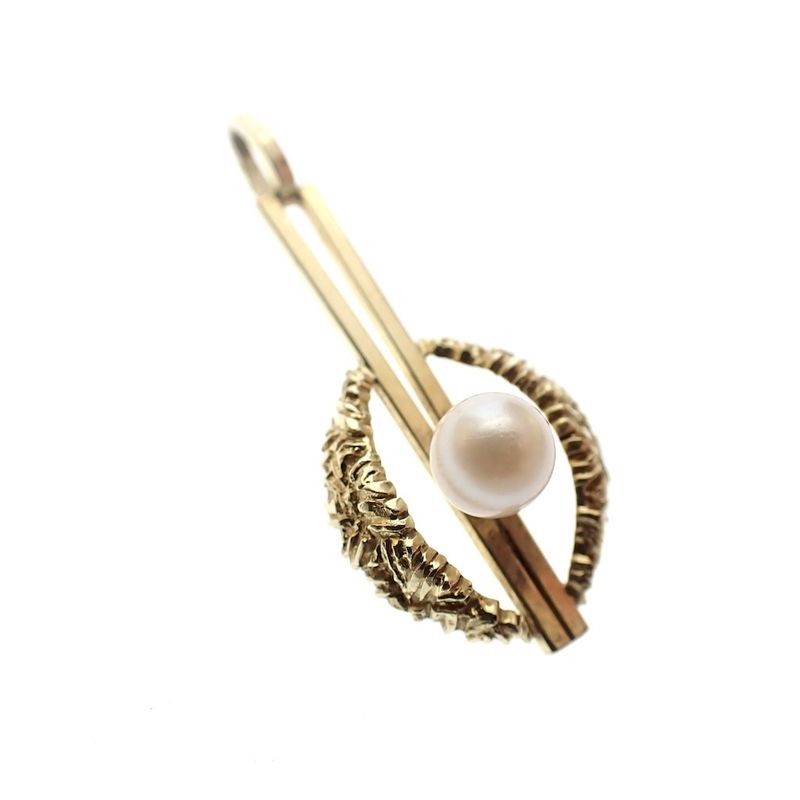 Image 2 of Golden fantasy pendant with pearl