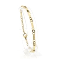 Gold closed Figaro link bracelet