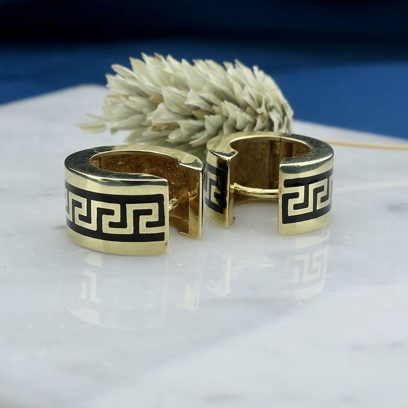 Image 2 of Gold hinged hoop earrings with a meandering pattern in black enamel; Ø 15.2 mm