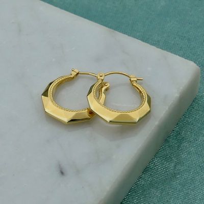 Image 2 of Gold faceted hoop earrings | Ø 17 mm