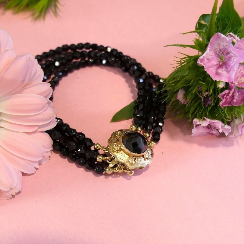 Image 8 of Glass bead bracelet with gold clasp