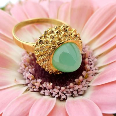 Image 2 of 18 carat gold ring with chrysoprase