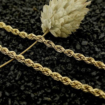 Gold twisted link chain | 45 cm Image 2 of Gold twisted link chain | 45 cm