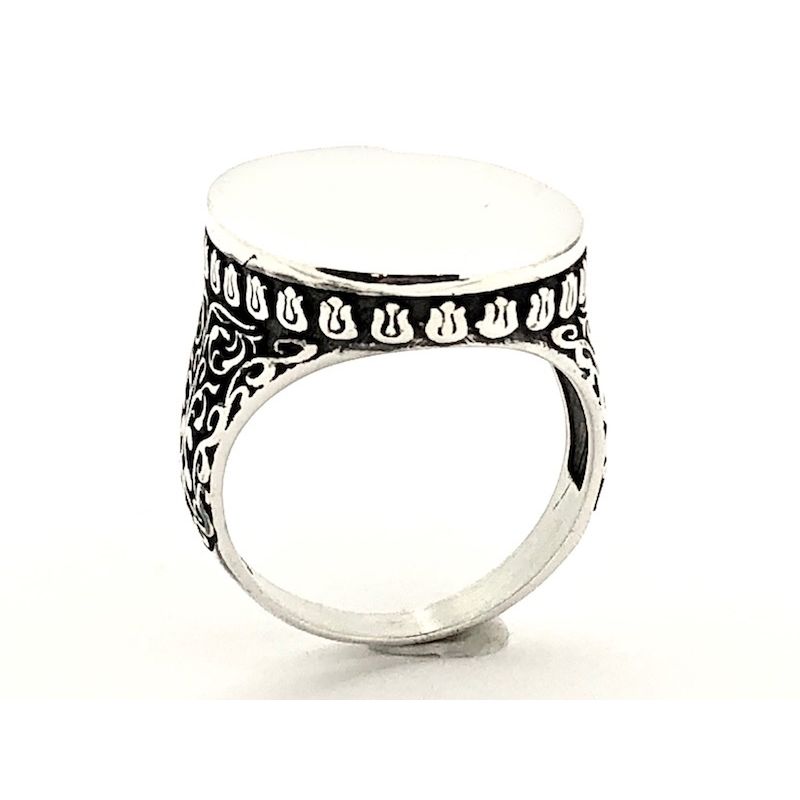 Image 6 of Silver signet ring in 'baroque' style