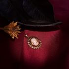 Image 5 of Gold pendant with cameo