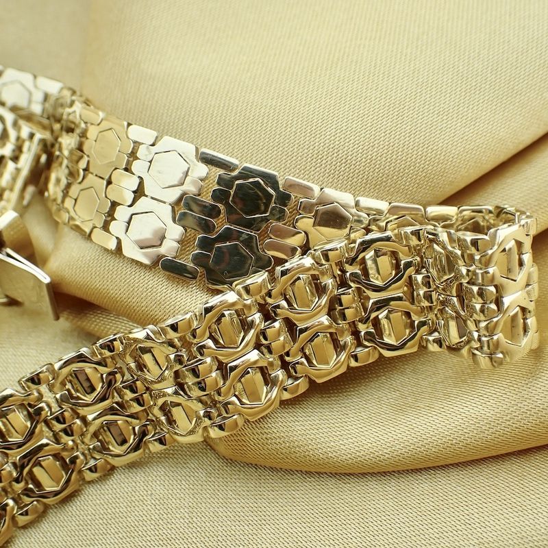 Image 4 of Gold wide women's necklace | 45.5 cm